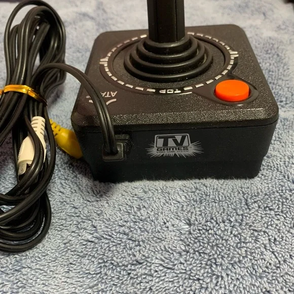 Vintage Atari 2600 classic video game controller - Picture 3 of 4